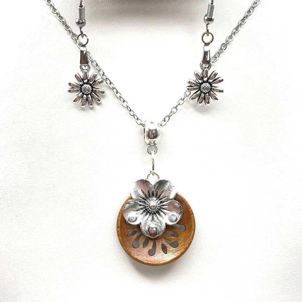 Handmade Flower Necklace & Earrings Set | Nature Inspired Jewelry - Picture 2 of 5
